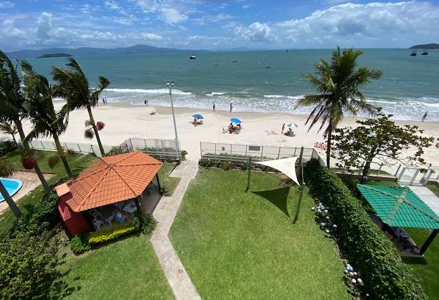 Vista do jardim e redário do solar ao mar